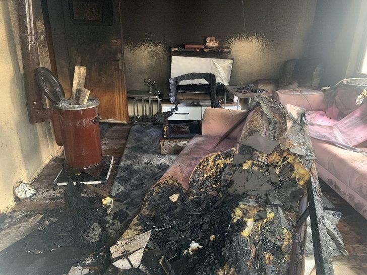 Isparta’da baba ve bebeği yanmaktan yoldan geçen bir vatandaş sayesinde kurtuldu G3