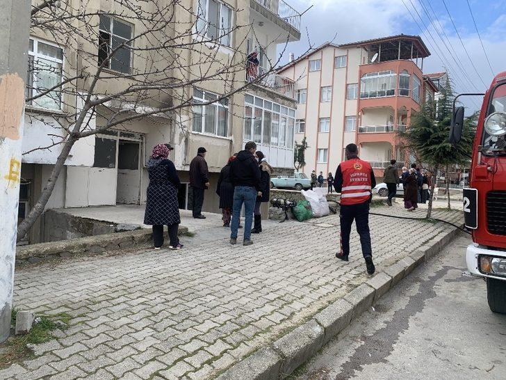 Isparta’da baba ve bebeği yanmaktan yoldan geçen bir vatandaş sayesinde kurtuldu G4