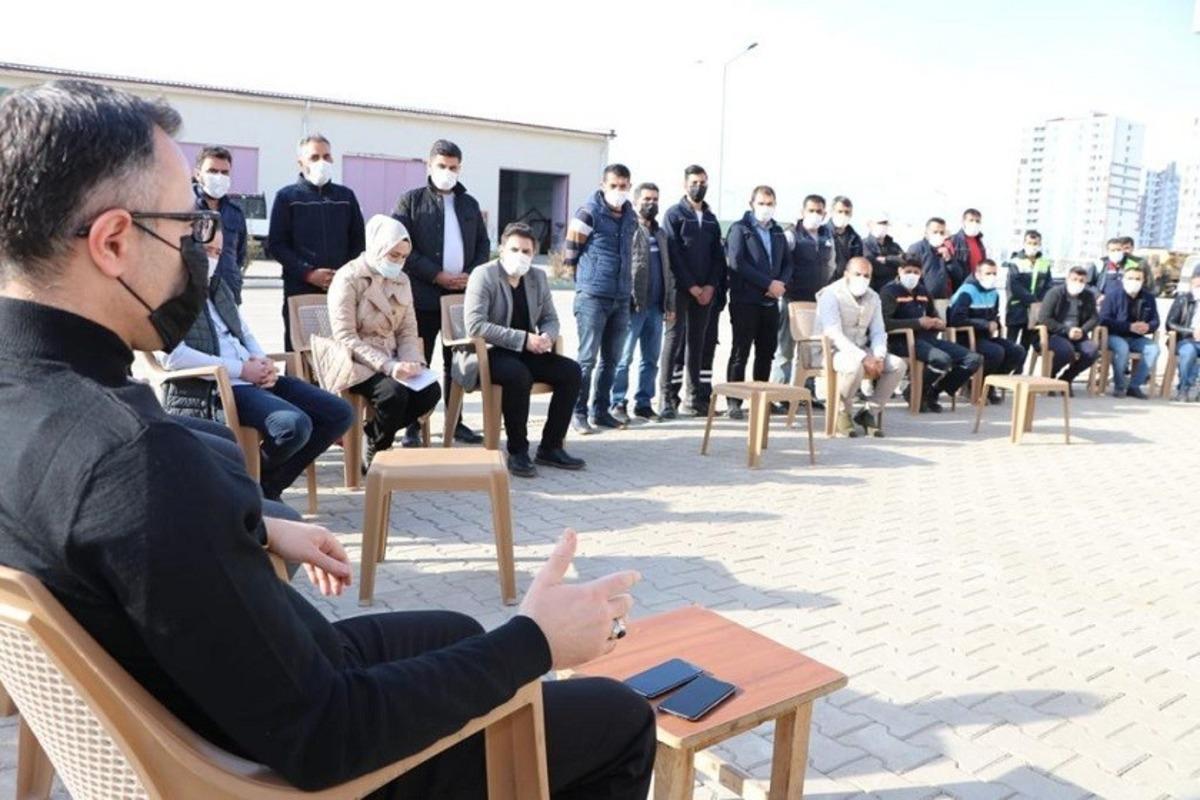 Kayapınar Kaymakamı Ko&ccedil;, belediye personelleriyle bir araya geldi