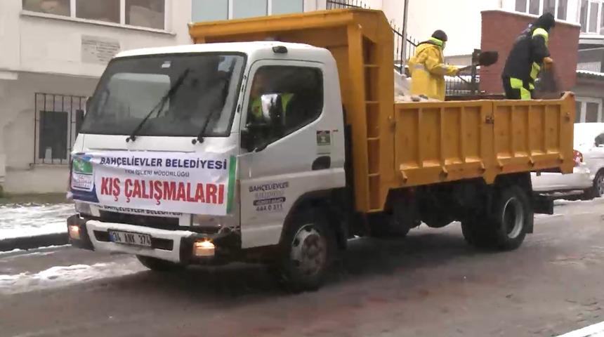 İstanbul'da kar önlemi! Esnafa çuval çuval tuz dağıtıyorlar
