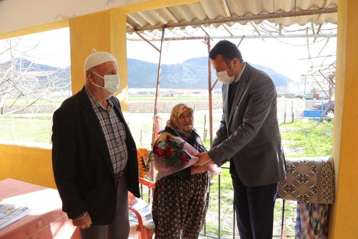 Ulutaş, Sevgililer G&uuml;n&uuml;nde yaşlı &ccedil;iftleri ziyaret etti