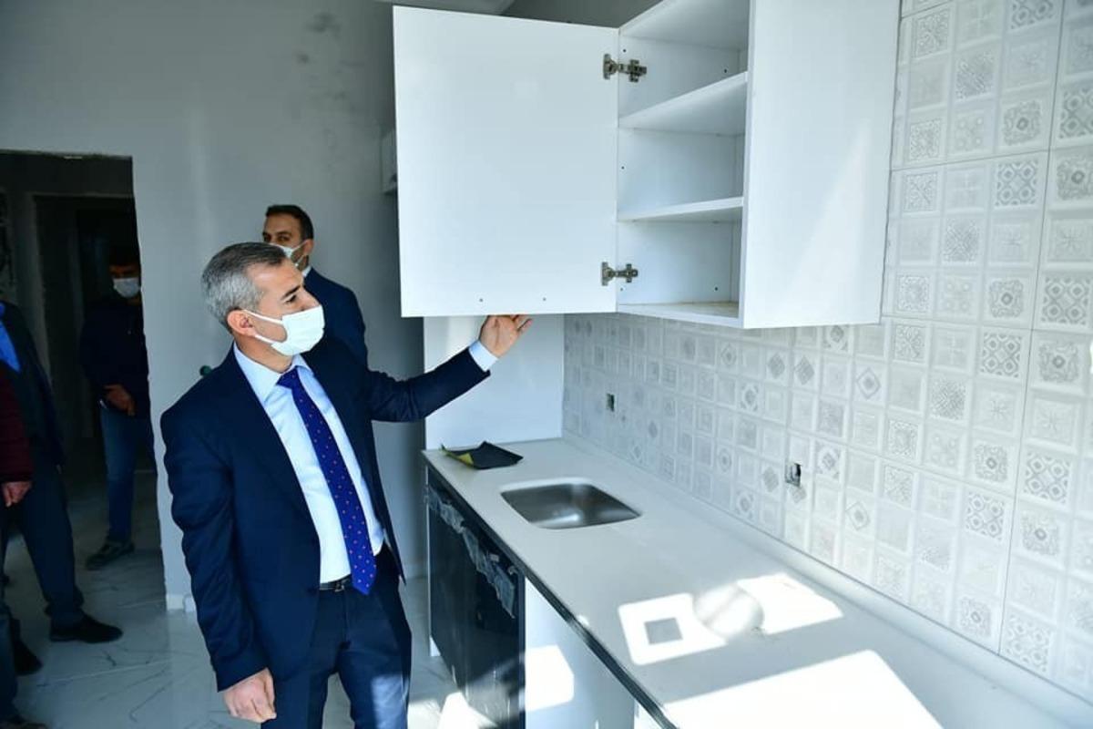 &Ccedil;ınar, Yeşil Tops&ouml;ğ&uuml;t konutlarının &ouml;rnek dairesini inceledi