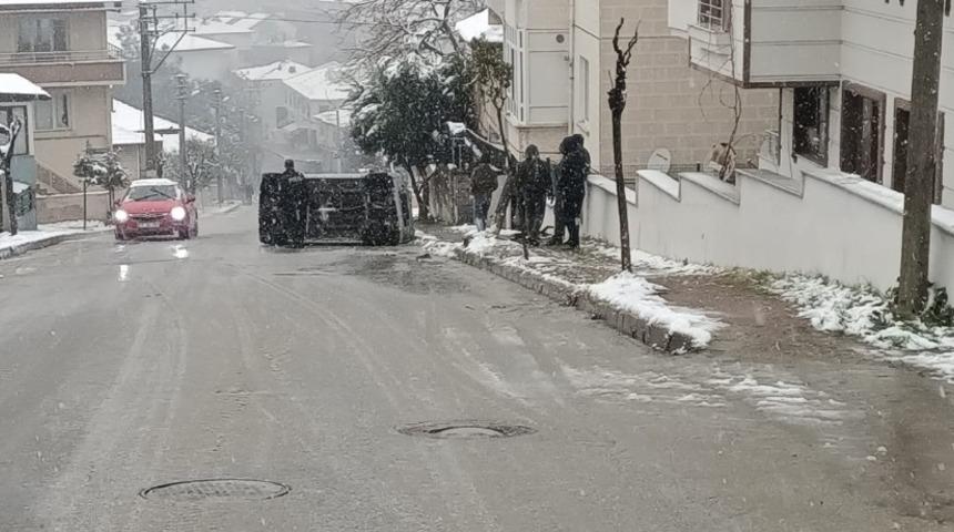 Korkunç anlar: Karda kaydı, ağaca çarpıp takla attı