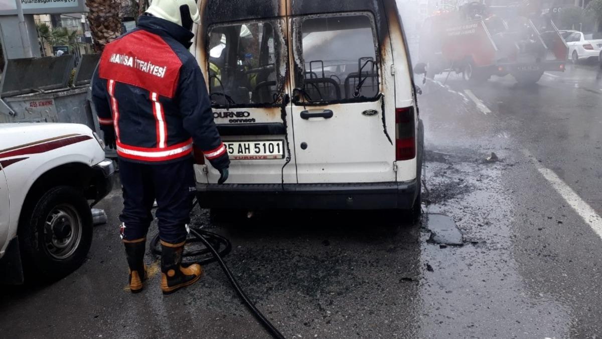Alevlere teslim olan ara&ccedil; 3 dakikada k&uuml;le d&ouml;nd&uuml;