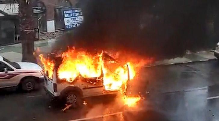 Alevlere teslim olan araç 3 dakikada küle döndü G3