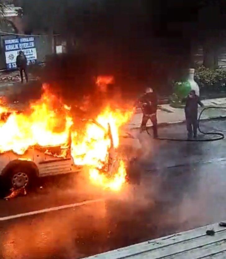 Alevlere teslim olan araç 3 dakikada küle döndü G5