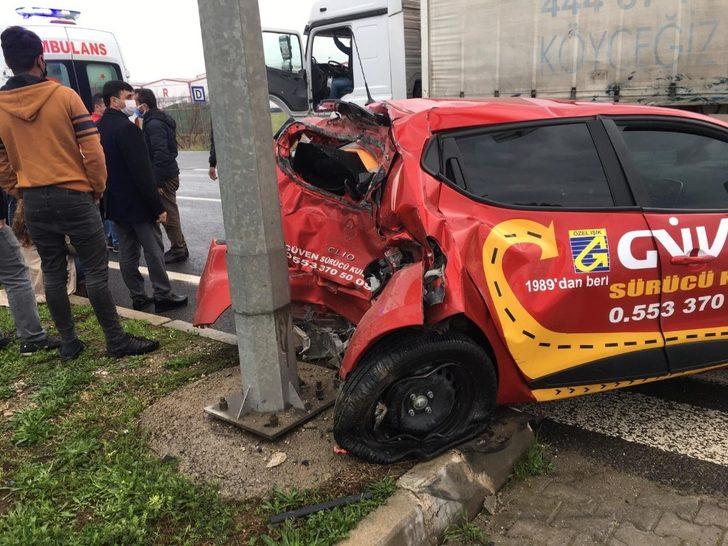 Tır sürücü adayının kullandığı araca çarptı: 4 yaralı G1