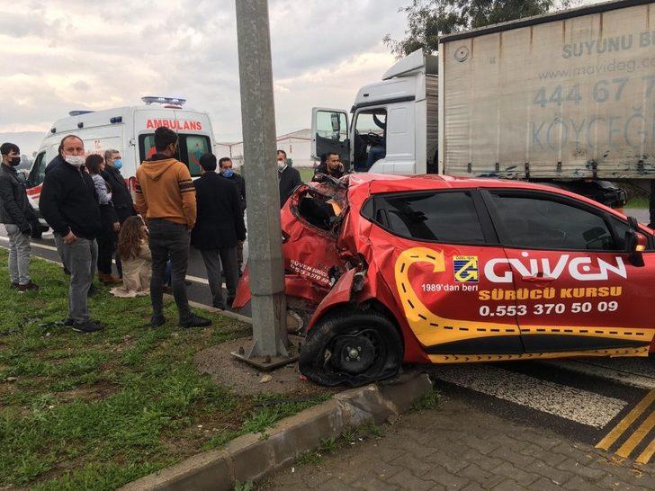 Tır sürücü adayının kullandığı araca çarptı: 4 yaralı G4