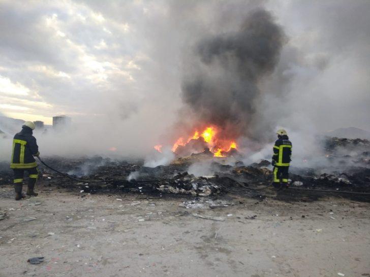 Fabrika çöplüğünde çıkan yangın ekipleri harekete geçirdi G1