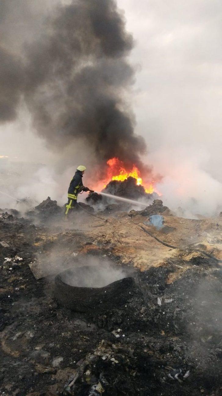 Fabrika çöplüğünde çıkan yangın ekipleri harekete geçirdi G5
