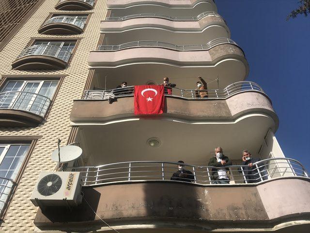 Adıyamanlı şehit Aydın Köse'nin evine Türk bayrağı asıldı
