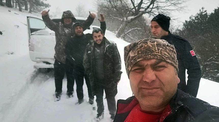 Dağda donmak &uuml;zereyken itfaiye ekipleri yetişti
