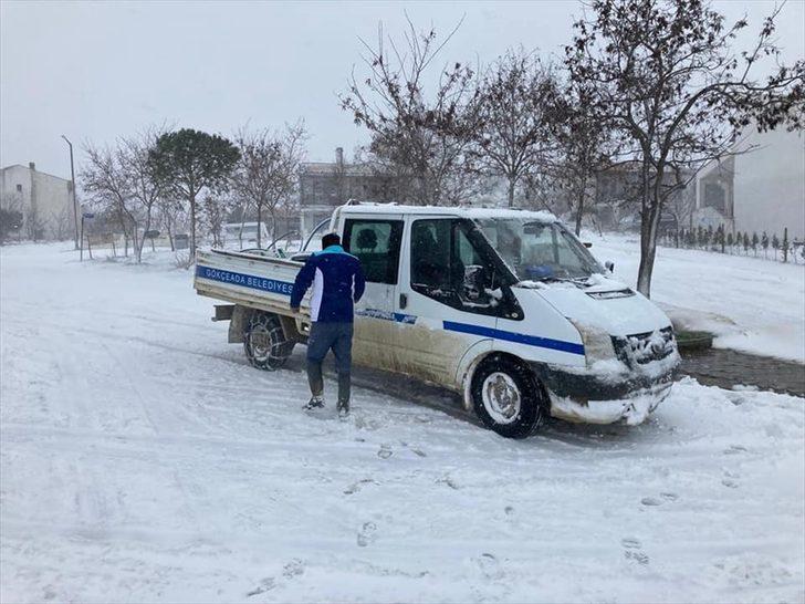 Gökçeada'da karla mücadele çalışmaları sürüyor G1