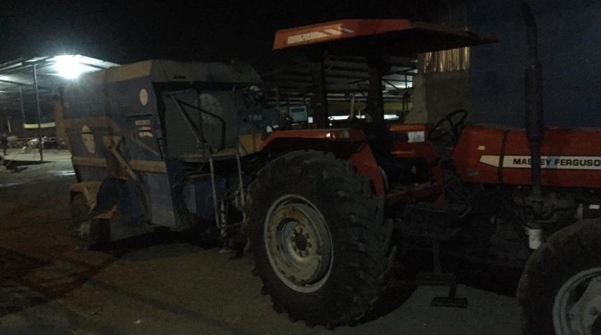 Ceyhan&rsquo;da yem kırma makinesinin altında kalan kişi &ouml;ld&uuml;