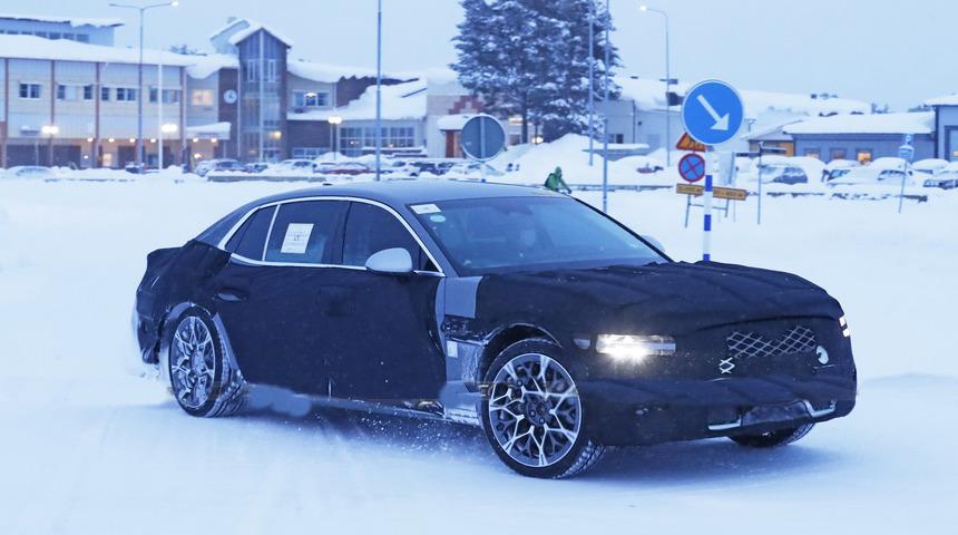 Genesis G90 kamuflajlı yakalandı