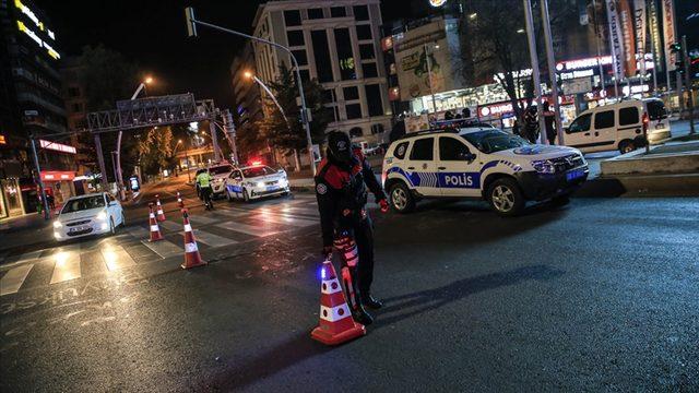 Hafta sonu sokağa çıkma yasağı kaçta başlıyor? Hafta sonu sokağa çıkma saatleri değişti