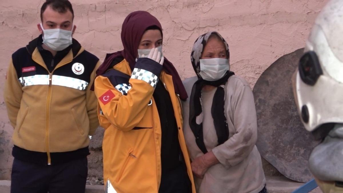 Evinin odunluğu yandı, 76 yaşındaki kadın g&ouml;zyaşlarını tutamadı