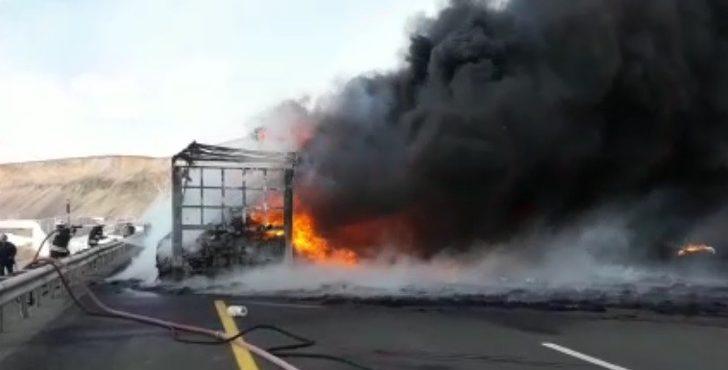 Seyir halindeki tır yanarak kül oldu G2