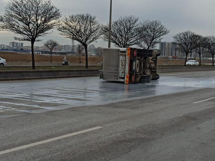 Başkent’te süt kamyonu devrildi: 1 yaralı G1