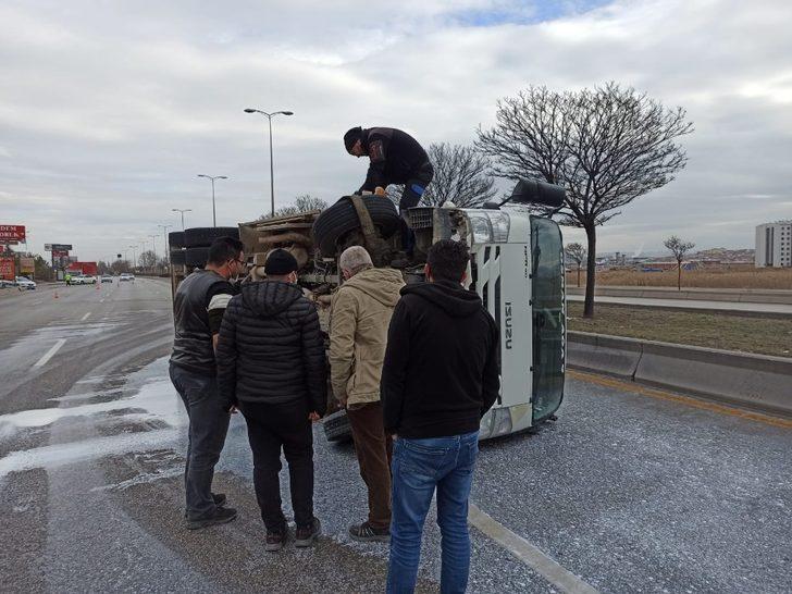 Başkent’te süt kamyonu devrildi: 1 yaralı G2