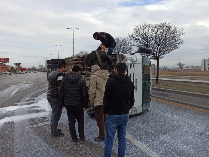 Başkent’te süt kamyonu devrildi: 1 yaralı G3