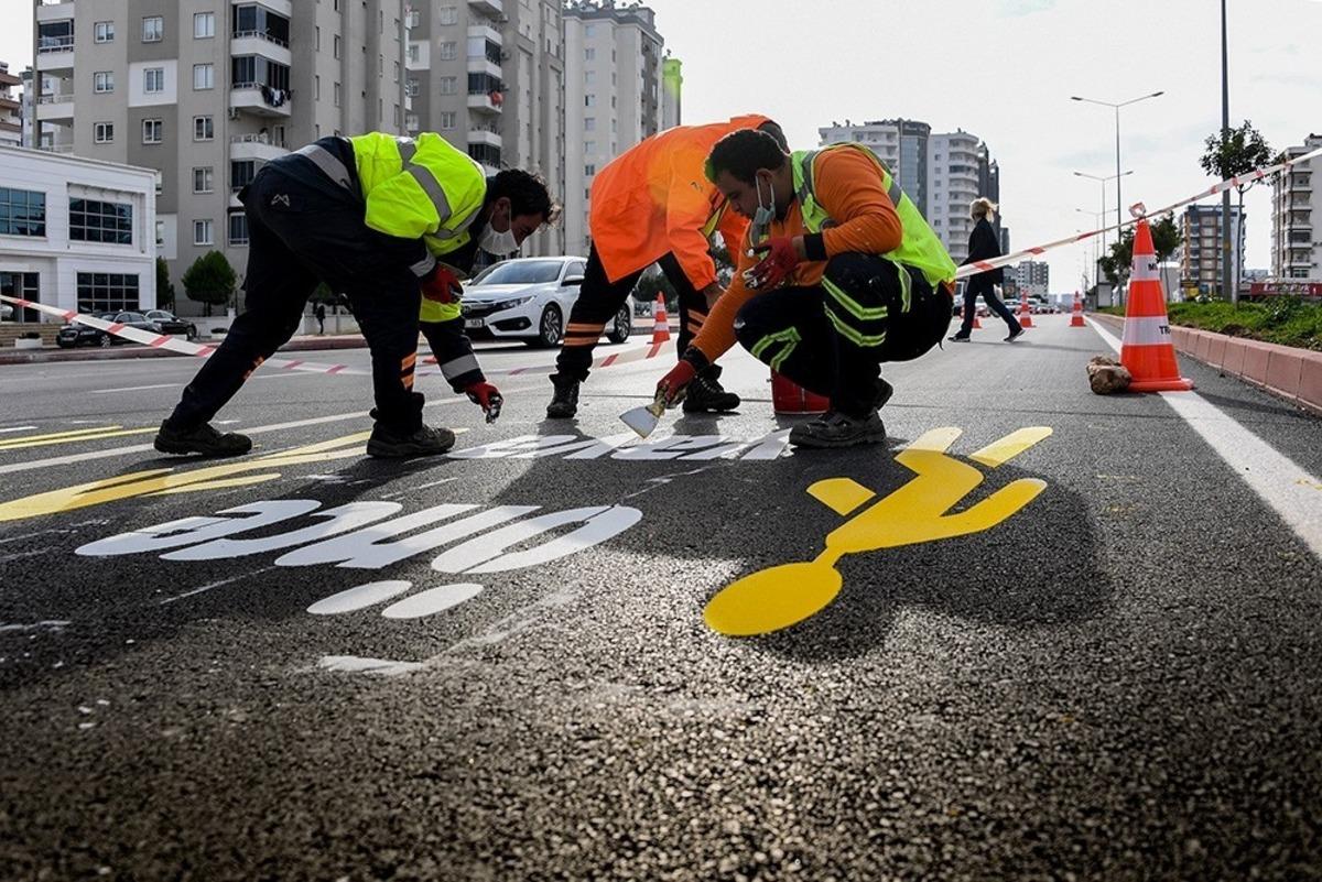 Mersin&rsquo;de yaya ge&ccedil;itleri g&ouml;rme engellilere uygun hale getiriliyor