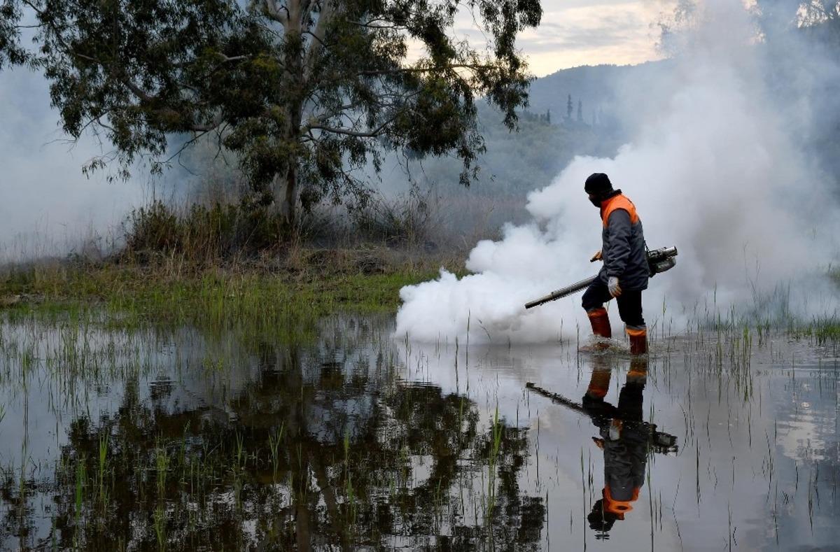 Kuşadası&rsquo;nda dezenfekte &ccedil;alışması aralıksız s&uuml;r&uuml;yor