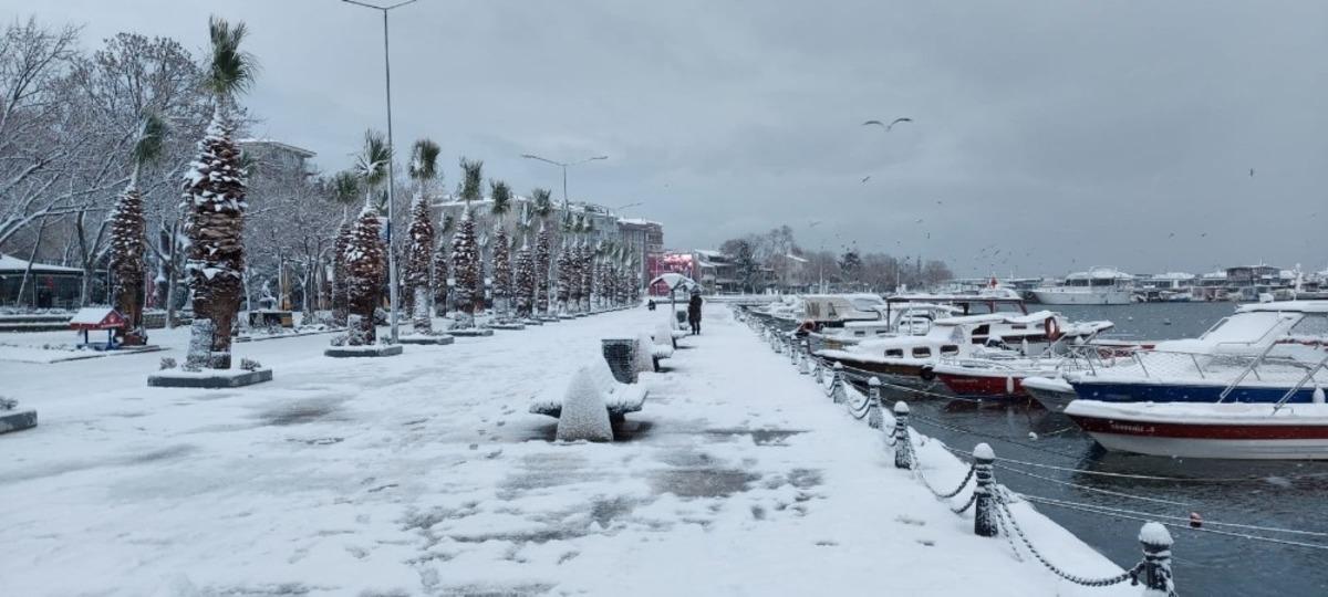 Silivri&rsquo;de kar etkili oluyor