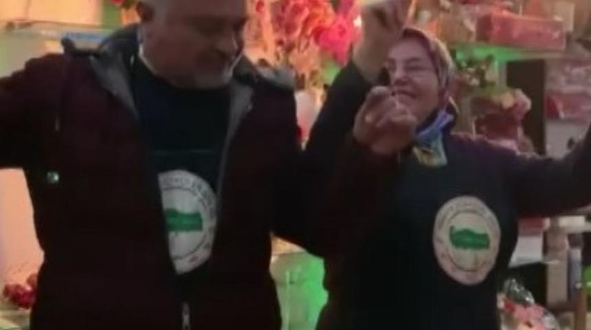 Simavlı &ccedil;i&ccedil;ek&ccedil;inin &rsquo;Sevgililer G&uuml;n&uuml;&rsquo; sevinci