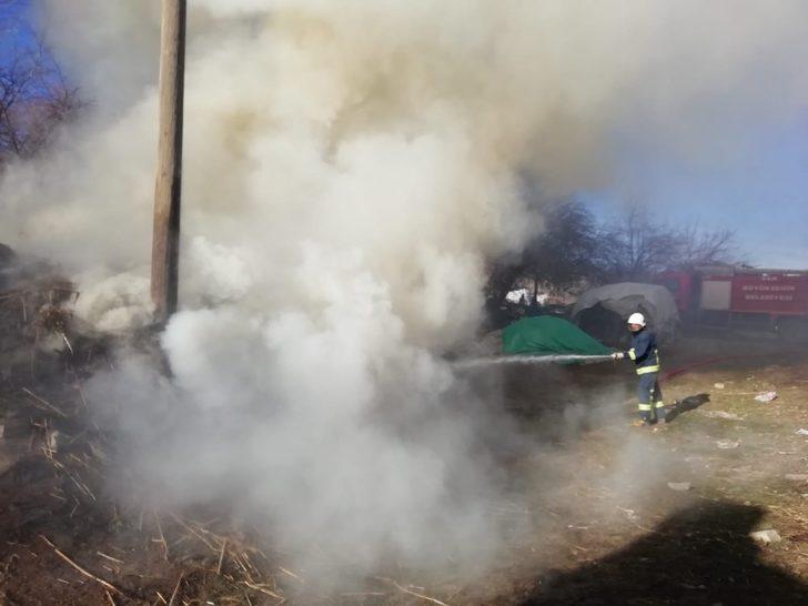 Gürpınar’da 15 ton odun yandı G4