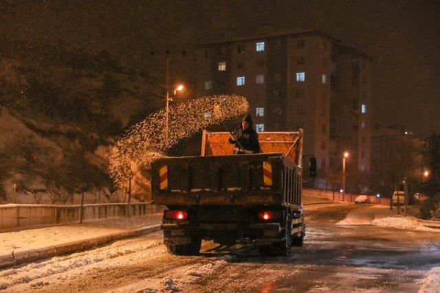 Belediye ekipleri görevlerinin başında