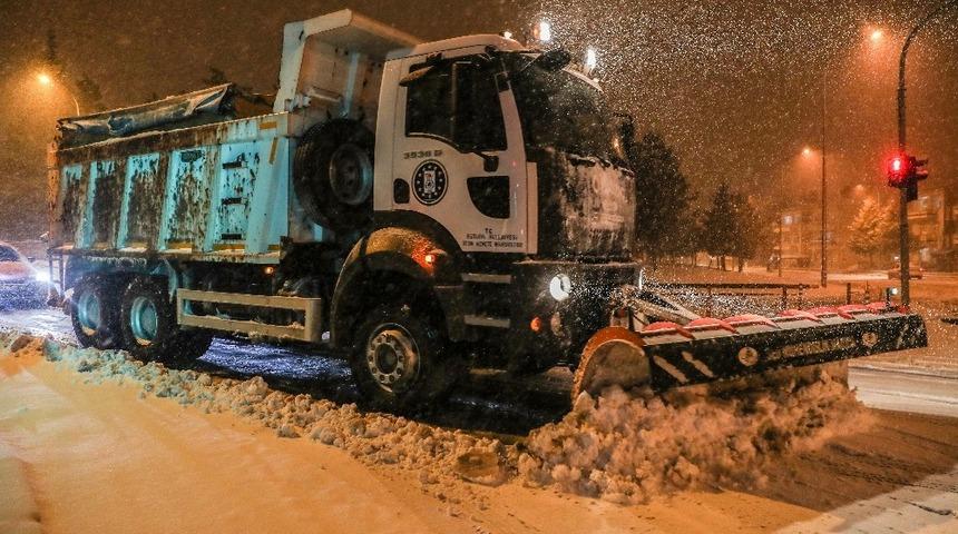 Belediye ekipleri g&ouml;revlerinin başında