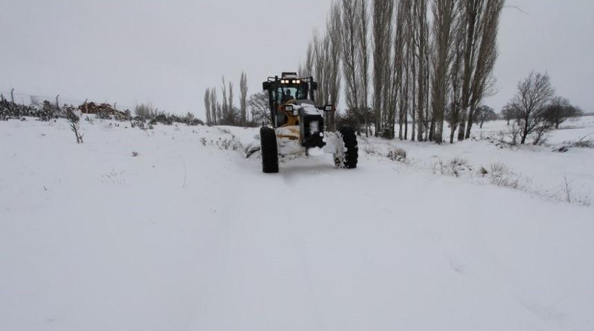 Karla m&uuml;cadele ekipleri sahada