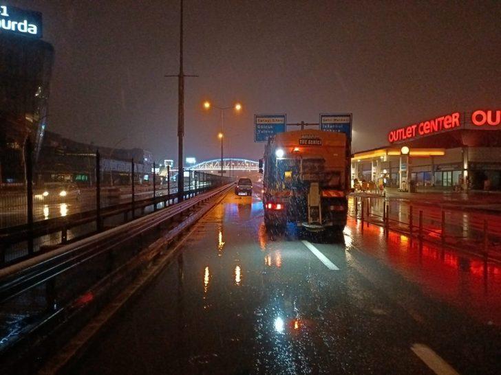 D-100 ve D-130 karayolları tuzlanıyor G1