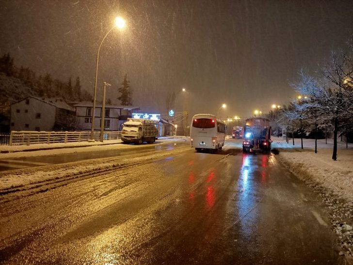 D-100 ve D-130 karayolları tuzlanıyor G3