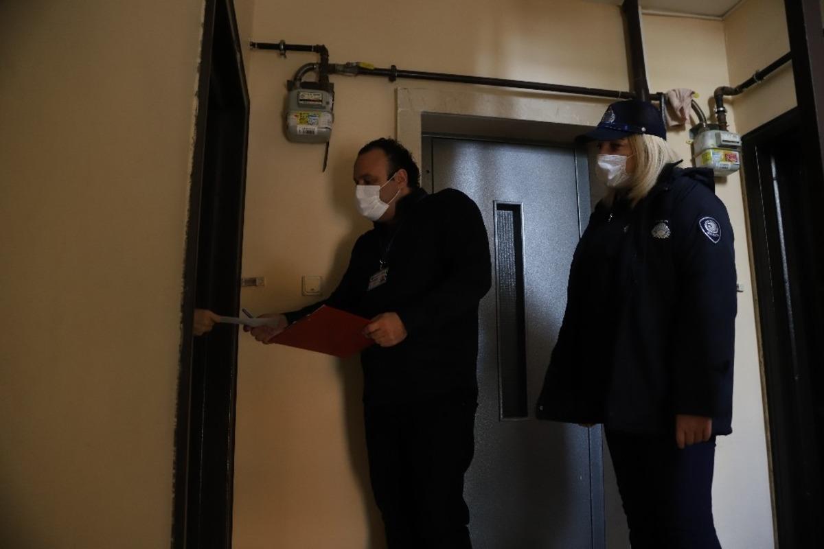 Yaşlıların sosyal yardım &uuml;cretleri adreslerine teslim ediyor