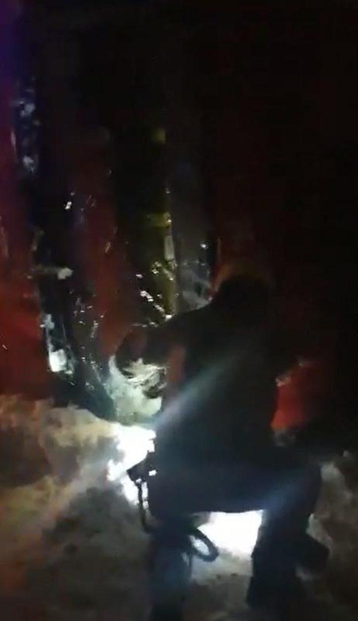 Karda tır şarampole devrildi: 1 yaralı G1