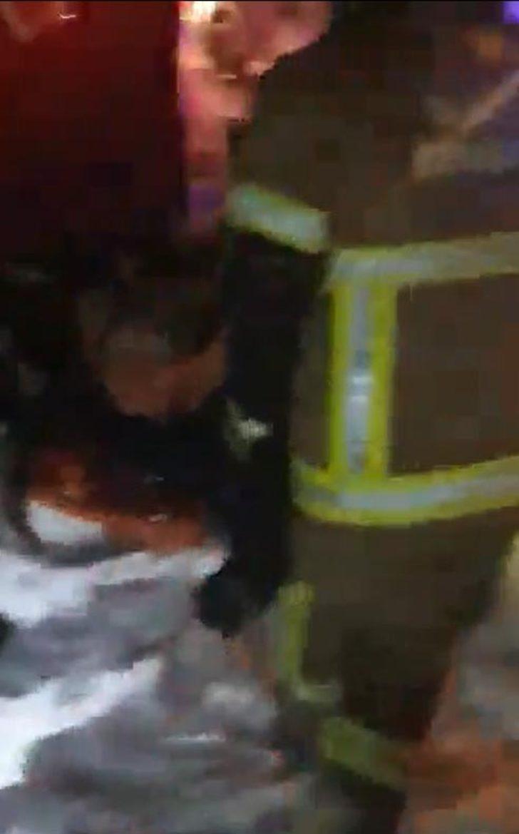 Karda tır şarampole devrildi: 1 yaralı G2