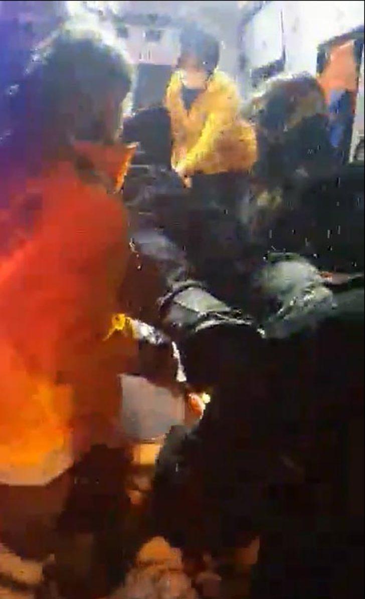 Karda tır şarampole devrildi: 1 yaralı G3