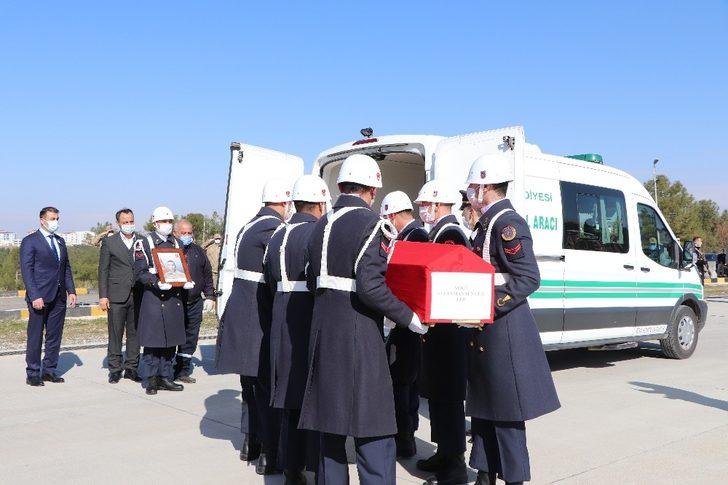 Teröristlerin katlettiği er Sungur, memleketi Siirt’te son yolculuğuna uğurlandı G5