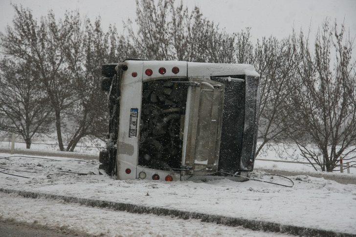 Afyonkarahisar’da belediye otobüsü devrildi G1