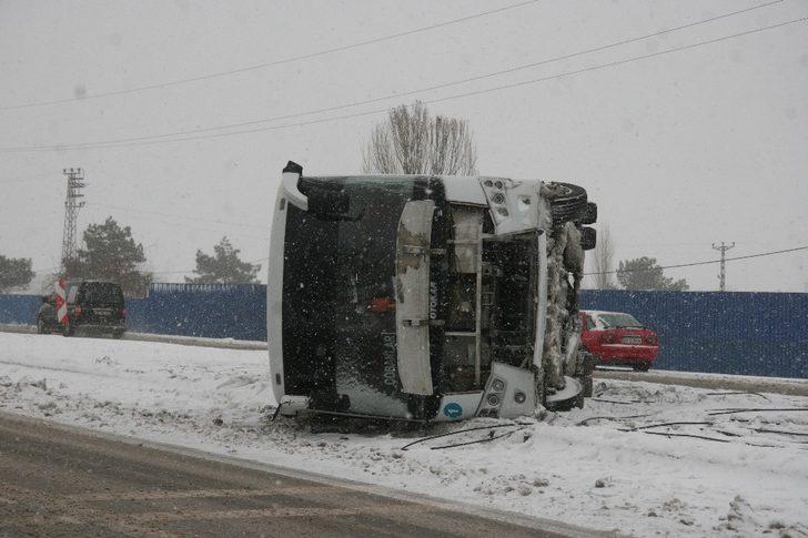 Afyonkarahisar’da belediye otobüsü devrildi G2