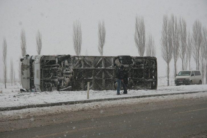 Afyonkarahisar’da belediye otobüsü devrildi G4