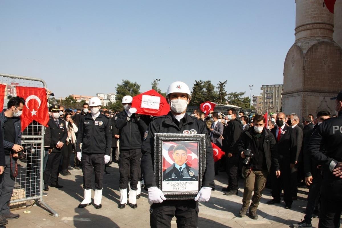 Ter&ouml;ristlerin katlettiği polis memuru Kaya, Mardin&rsquo;de son yolculuğuna uğurlandı