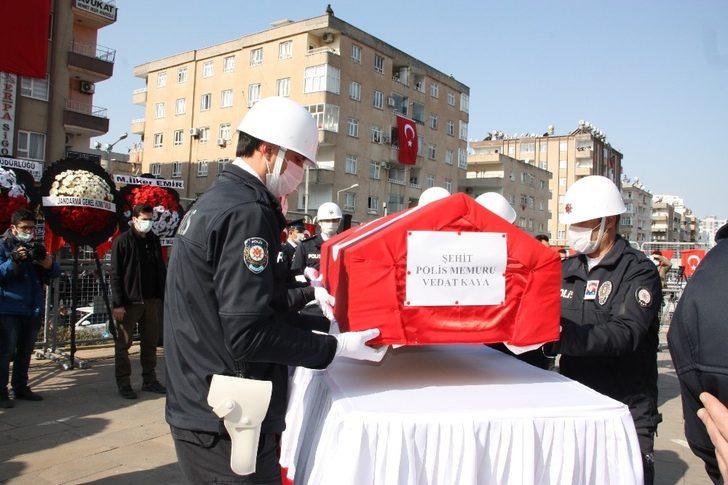 Teröristlerin katlettiği polis memuru Kaya, Mardin’de son yolculuğuna uğurlandı G3