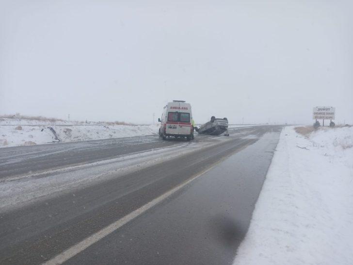 Şuhut’ta direksiyon hakimiyetini kaybeden otomobil devrildi: 2 yaralı G3