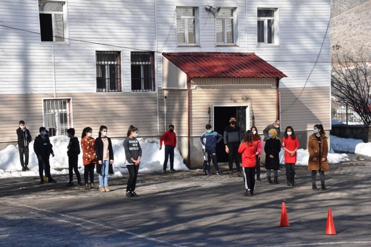 Bitlis&rsquo;te 447 k&ouml;y okulunda y&uuml;z y&uuml;ze eğitim başladı