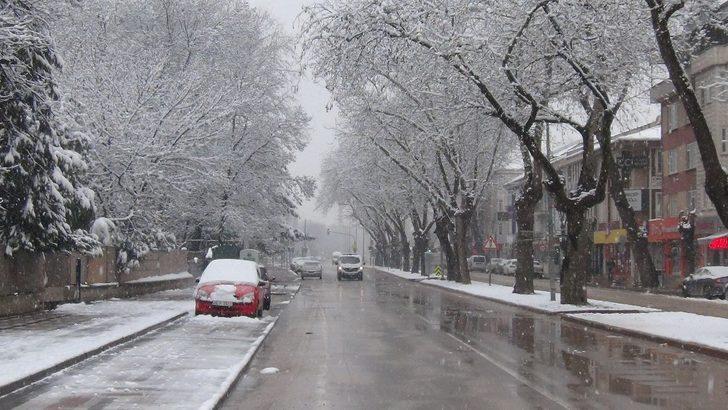 İnegöl’de kar yarım metreyi buldu G2