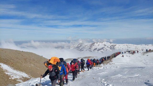 139 dağcının katıldığı Erciyes Kış Zirve Tırmanışı tamamlandı