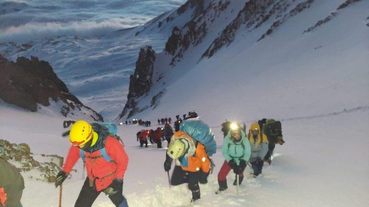 139 dağcının katıldığı Erciyes Kış Zirve Tırmanışı tamamlandı G4